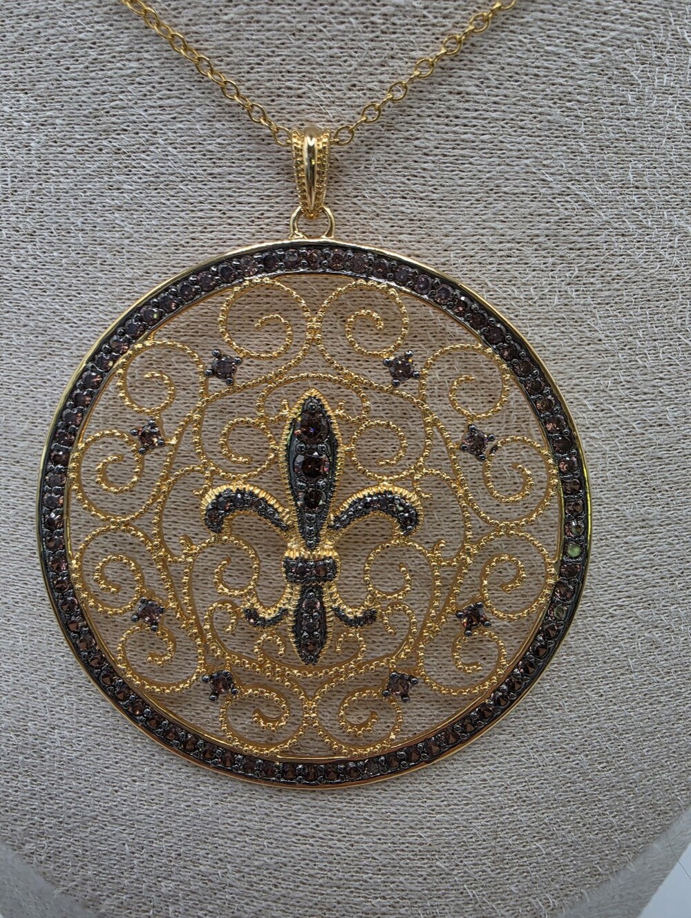 Vintage Fleur de Lis Vermeil Filigree Pendant with CZ & an 18" Vermeil Chain - Picture 5 of 14